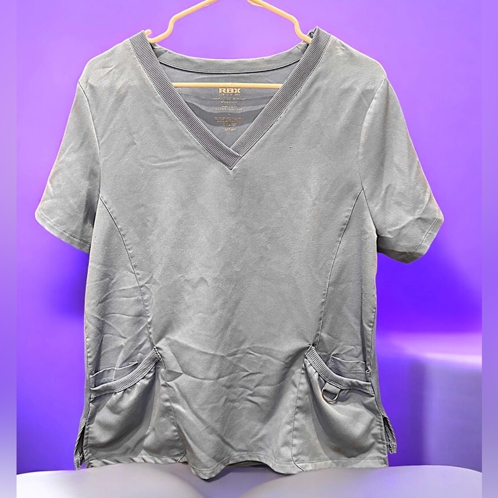 Scrub fig top Blue V-Neck with pockets LARGE